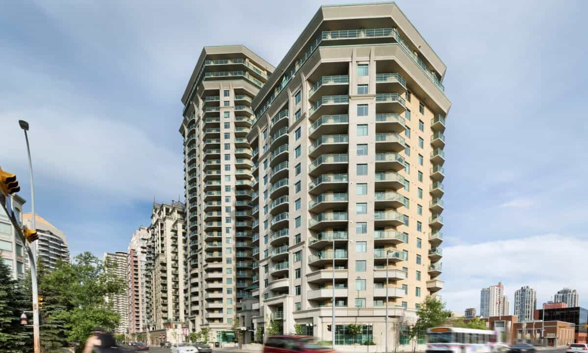 1 BEDROOM CONDO IN DISCOVERY POINTE CONDO