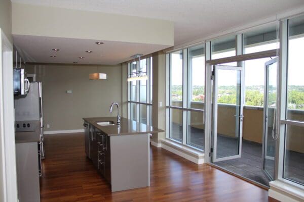 West Facing Penthouse Suite in Kensington (RP300)