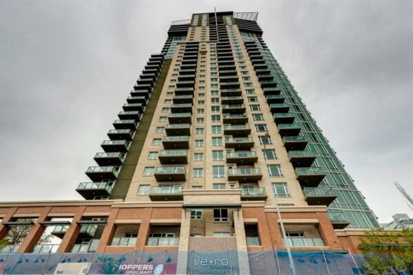 Lovely 2 Bedroom Condo in Vetro Building