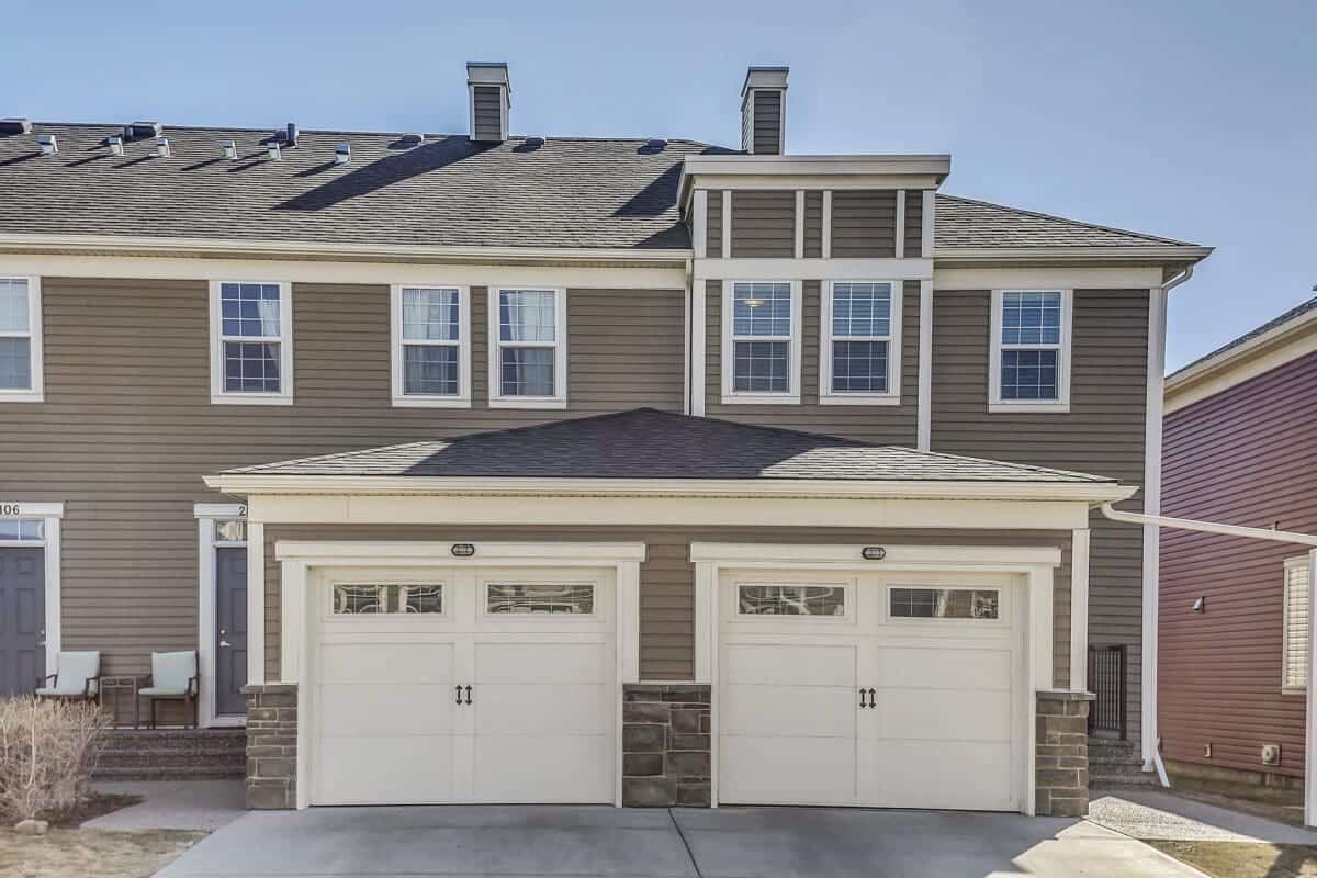 Lovely End Unit Townhouse in Silverado!