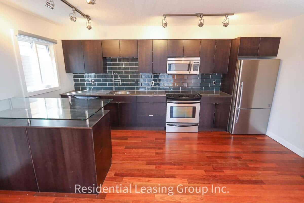 Beautiful 1 Bedroom Condo in Mission SW