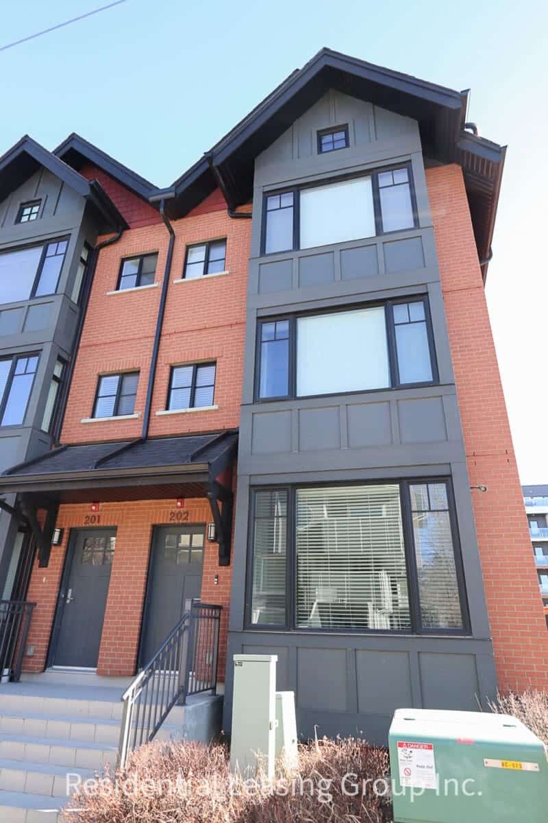 Charming Bankview Townhouse with Prime Location!