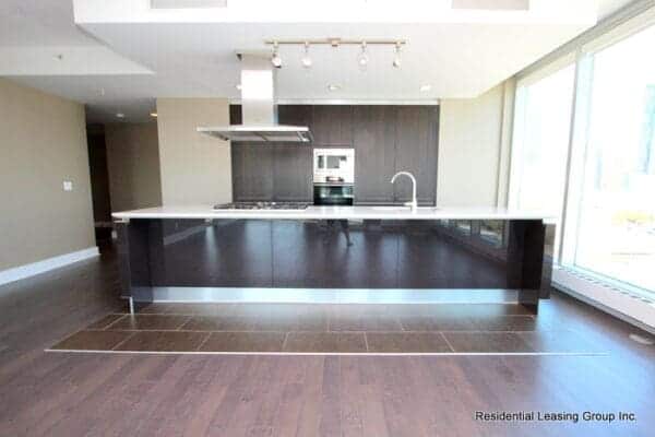 Modern 2-Bed Condo in Arriva | Prime Victoria Park Living (RP444)