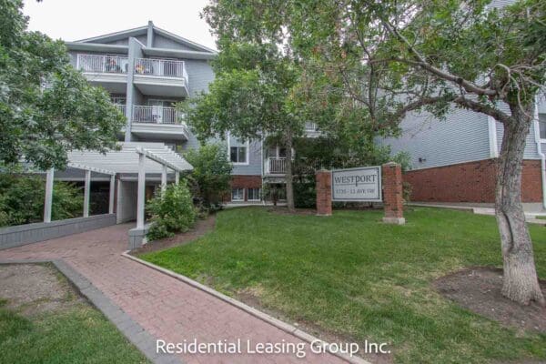 2 Bed, 2 Bath Condo | Balcony | West Downtown (RP025)