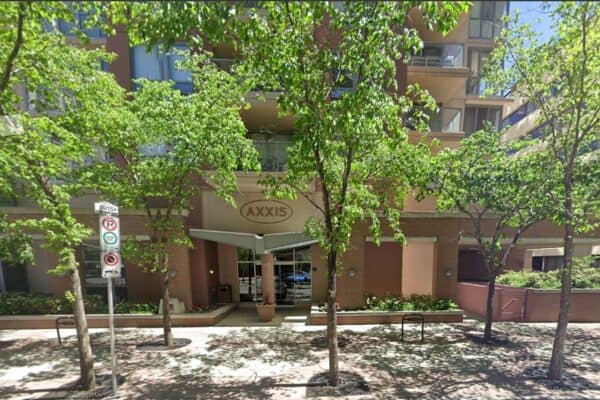 Downtown Calgary 2-Bedroom Condo with Parking & Storage (RP424)