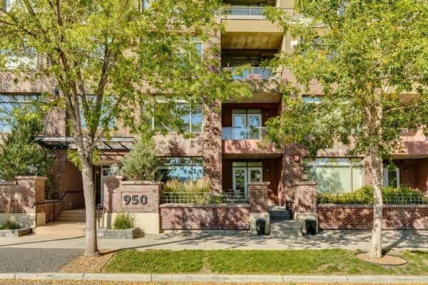 Chic Townhome in Bridgeland with Park Views with 2 Parking Stalls (RP014)