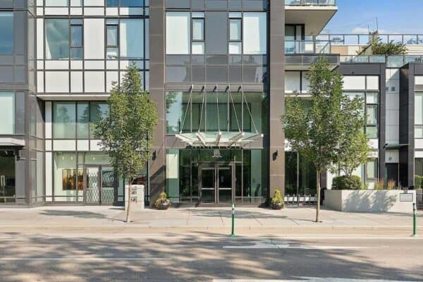 Executive Corner Residence | Park Point Downtown Calgary (RP447)
