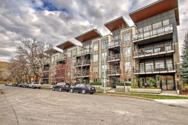 Executive 1 Bedroom Condo in Sunnyside Calgary | (RP474)